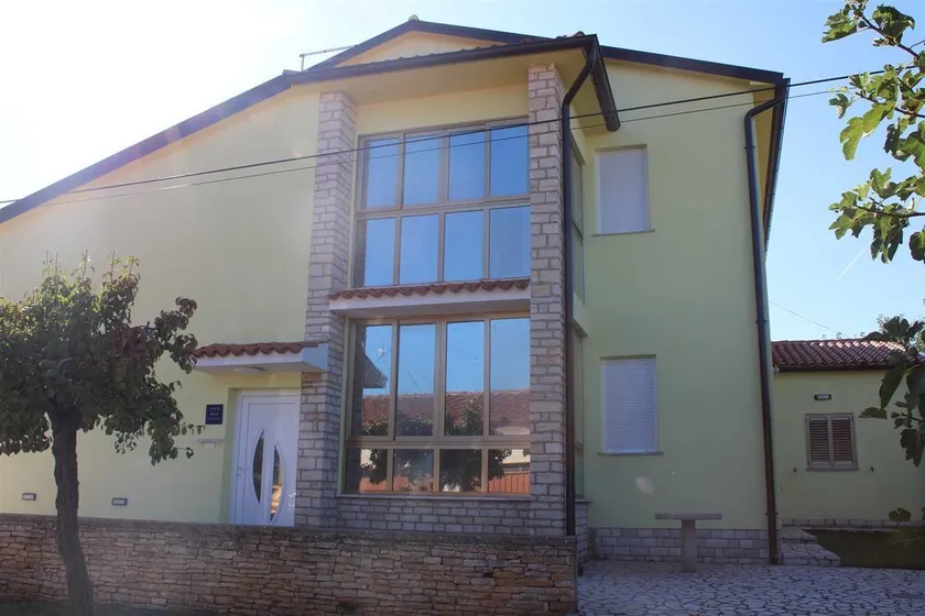 Cozy 3-Bedroom Haven, Perfect for 5, With Parking Space - Image 1