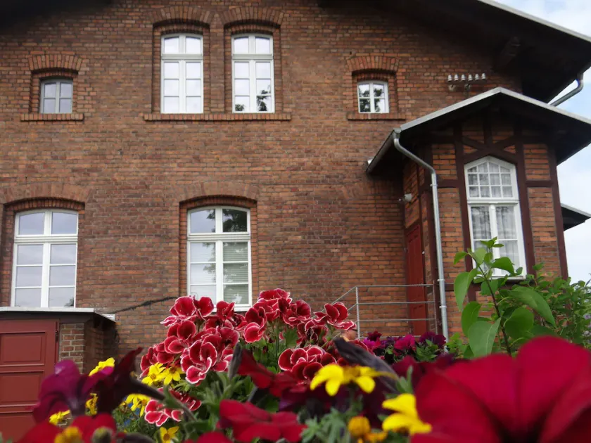 Pension with natural plot, centrally located - Image 1