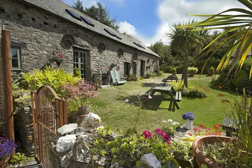 Charming, family friendly, 6-bedroom barn conversion located close to the beach - Image 1