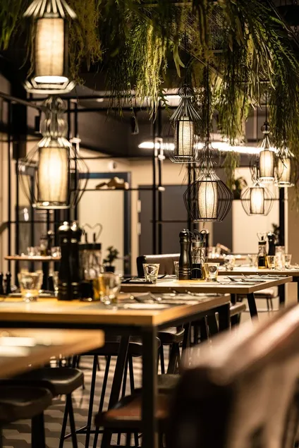 FreshSuites & Bar - Image 1