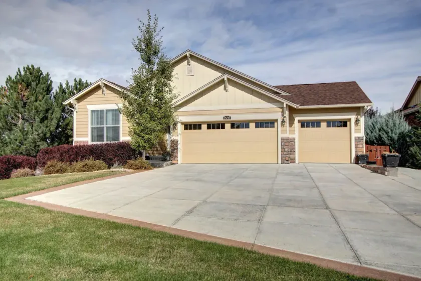 14 mins to DIA/ Gaylord /Anshutz. Can be rented long term with Huge discount . - Image 1