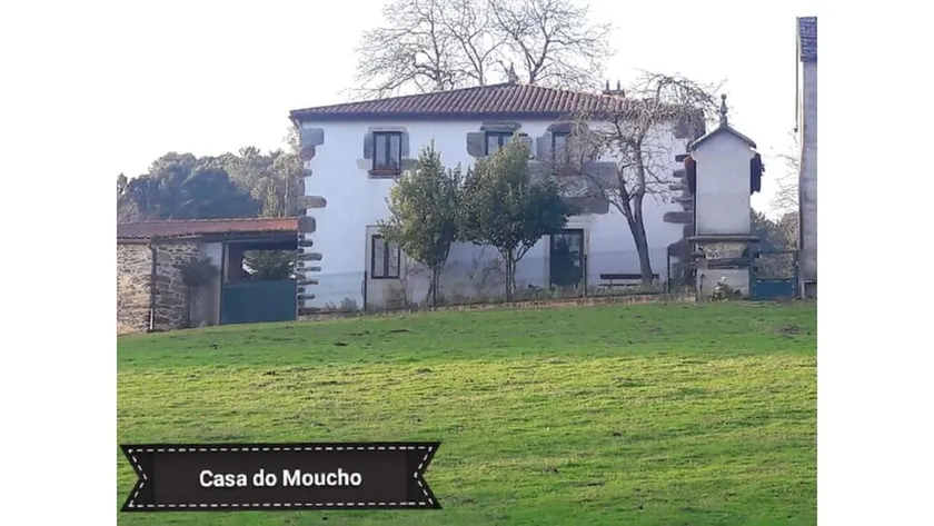 Rural house integrates up to 12 people in the center of Galicia near Santiago  - Image 1