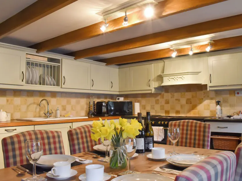 Alojamiento de 2 habitaciones en Hessenford - Image 1