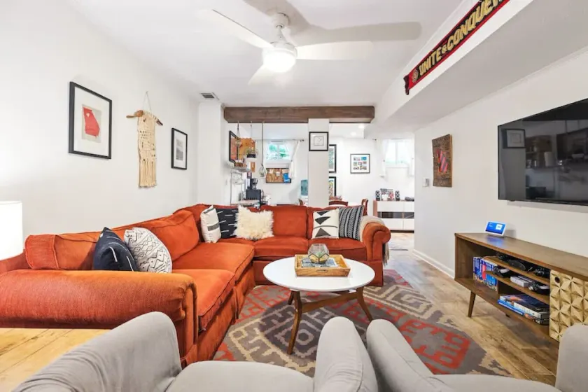 Dog Friendly Private Entrance Basement Apartment in Grant Park - Image 1