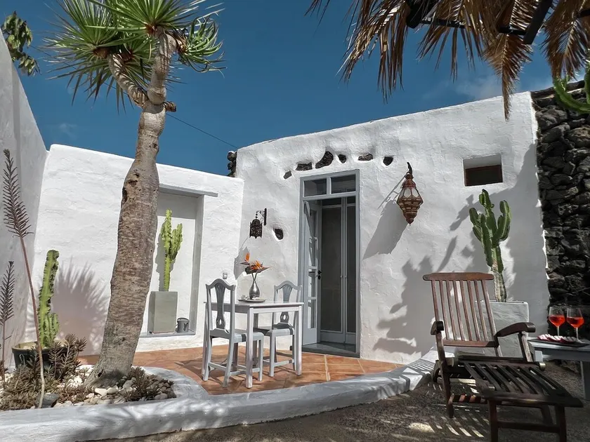 Stylish getaway with secluded Patio in lava Finca - Image 1