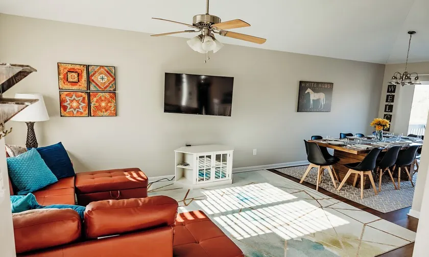 Bluegrass Beauty--5 bedroom 3 bath home: Creation Museum, ARK and CVG Airport - Image 1