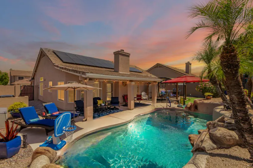 Resort Style Home, Private\"Heated Pool\", Near Phoenix.Putting Green, Pool Table. - Image 1