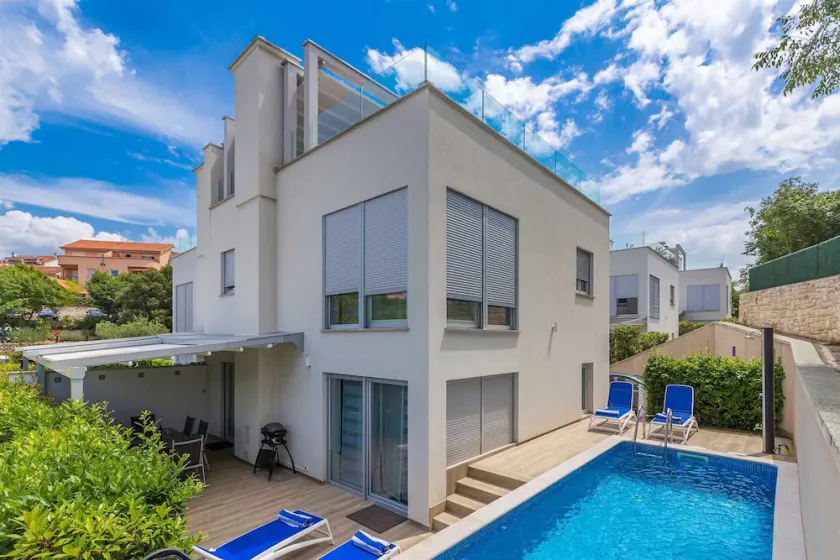 Moderne og luksus villa i Malinska, Island Krk, Kroatien  med privat pool med plads til 8 personer - Image 1