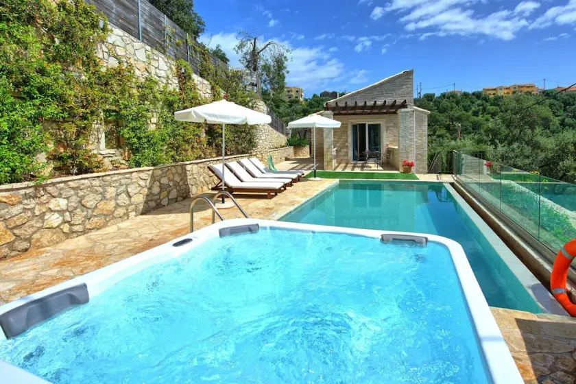 Villa Jacaranda – Villa de vacances avec piscine privée à Agni Bay, Corfou - Image 1