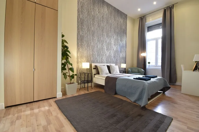 Schöne geräumige zentrale 4 Schlafzimmer / 3 Badezimmer - Image 1