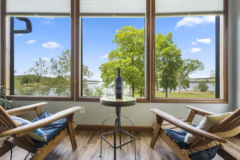 Table Rock Sunset Lakefront w/ Wood Fireplace, Billiards, Pvt Hot Tub, Free Tix & Near Big Cedar - Image 1