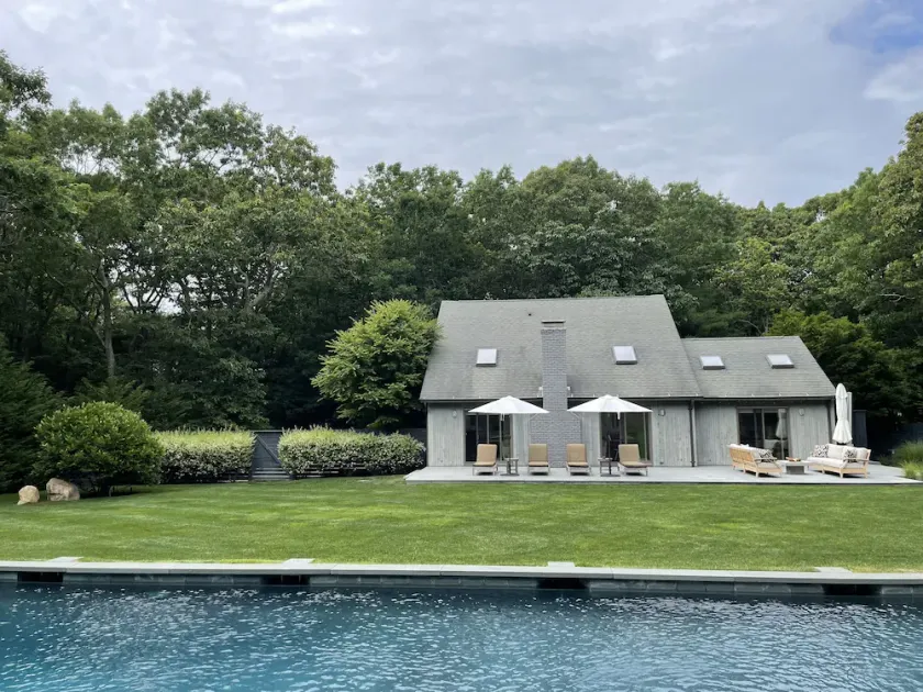 Eleganter, stilvoller und ruhiger Rückzugsort - East Hampton Central & Private Location! - Image 1