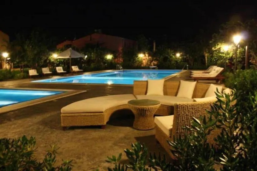 Eden Villas am Meer, Pool für Erwachsene, beheiztes Kinderbecken, privates Spa. - Image 1