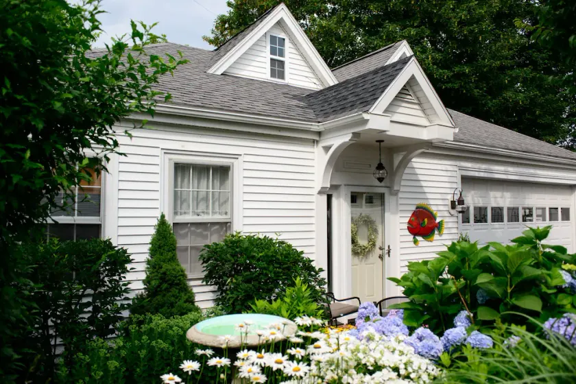 Charming private townhouse-style lodging, a block from Marblehead Harbor - Image 1