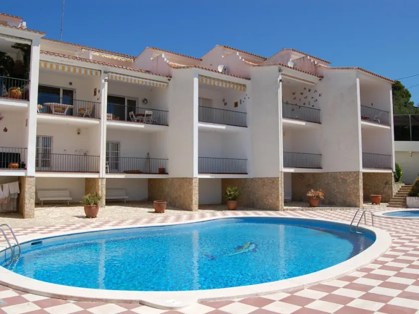 Spacious house with pool and parking in Llançà - Image 1
