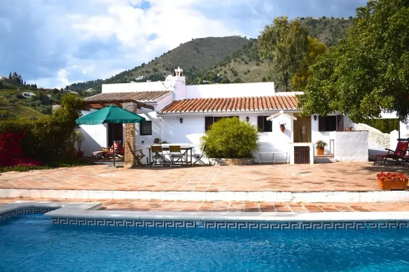 Charaktervolle, stilvolle \"Finca\" mit beheiztem Pool und Blick auf die Berge (Strand 25 Minuten) - Image 1
