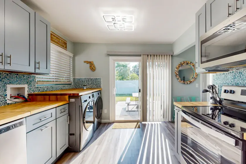 Charming home near beach & golf with central AC & patio - dog-friendly - Image 1