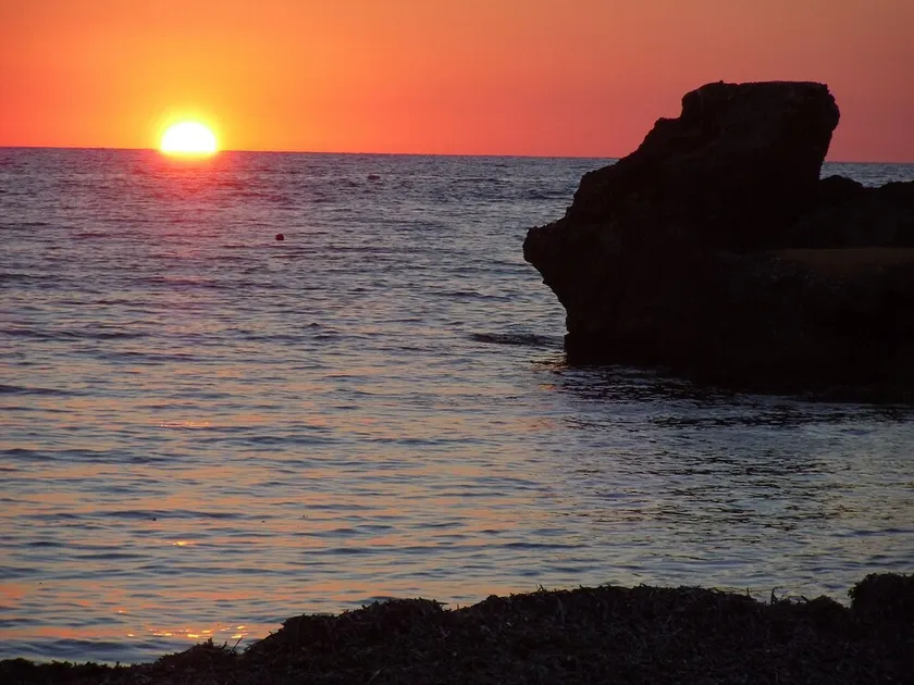 Comfortable, central, friendly. Close to sea, shops and language schools. - Image 1