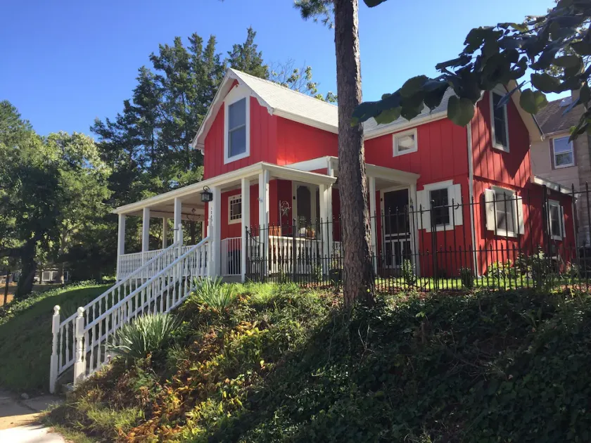 Summer at the River - Cozy Historic CampMeeting Cottage, 1 kvarter från floden - Image 1