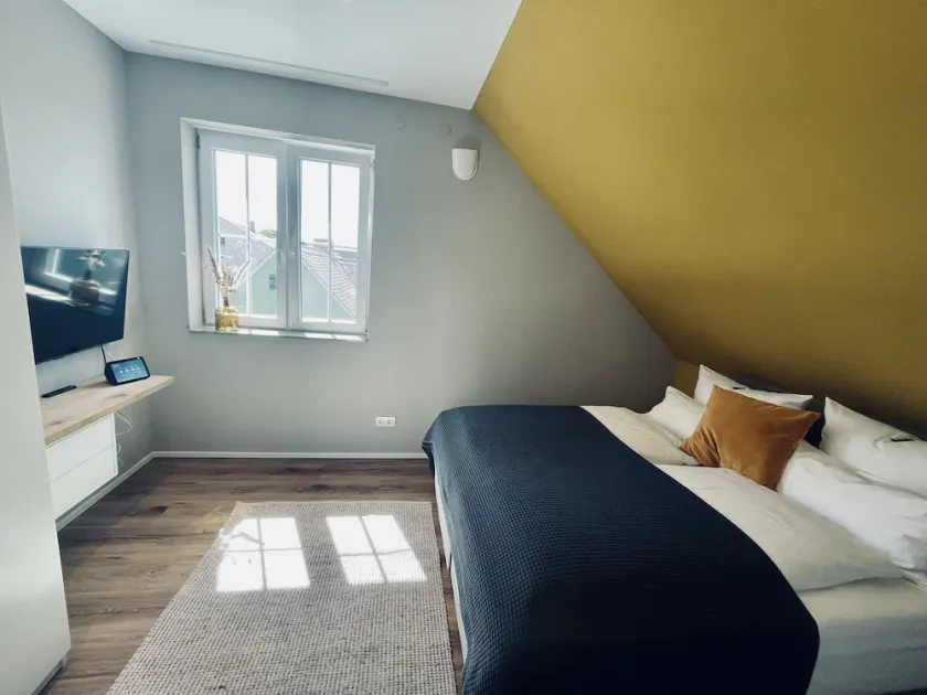 2-room apartment (20sqm) on the top floor with small kitchen - Image 1