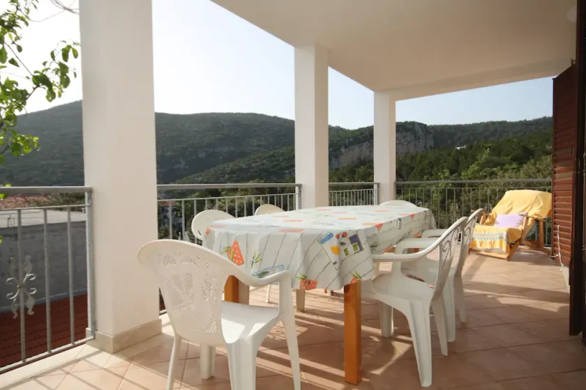 2-Zimmer-Ferienwohnung am Strand Bucht Pokrivenik, Hvar (A-8673-a) - Image 1
