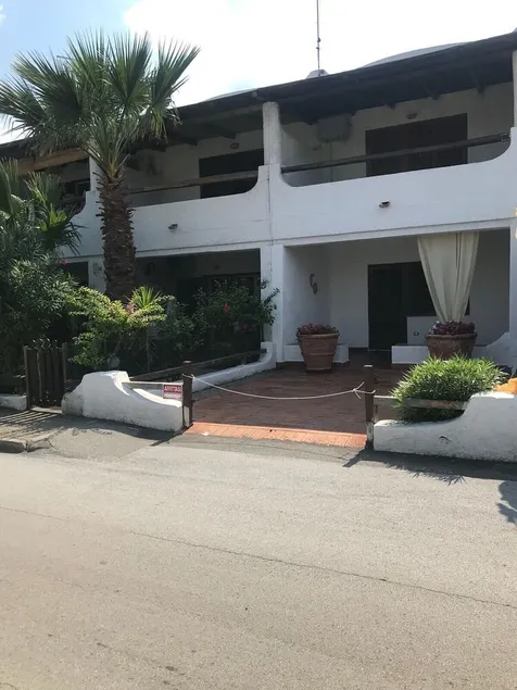 THE BLACK SANDS HOLIDAY HOUSE är en två-rums-lägenhet mitt i de 2 stränderna i Vulcano - Image 1