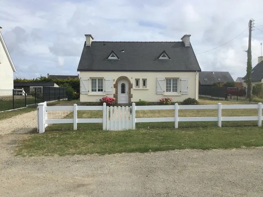 One-story beachfront house in Loctudy near the beaches (3 stars) - Image 1