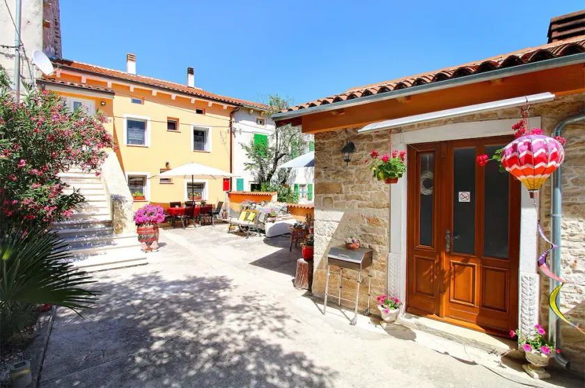 Apartment 2180/55870 (Istria - Krnica), 2500m from the beach - Image 1