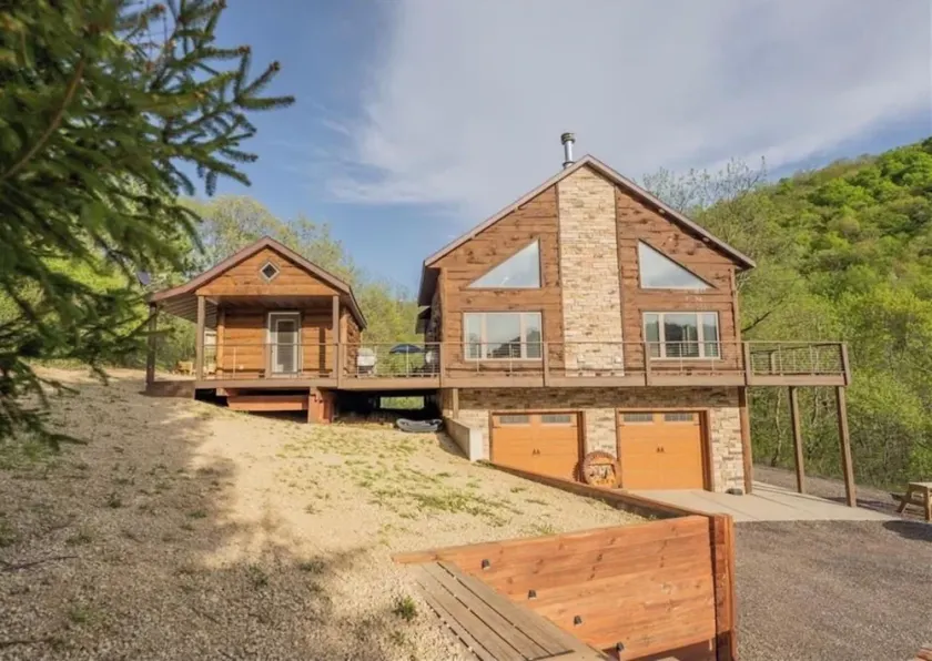 Buffalo County Log Cabin w Guesthouse and pool - Image 1