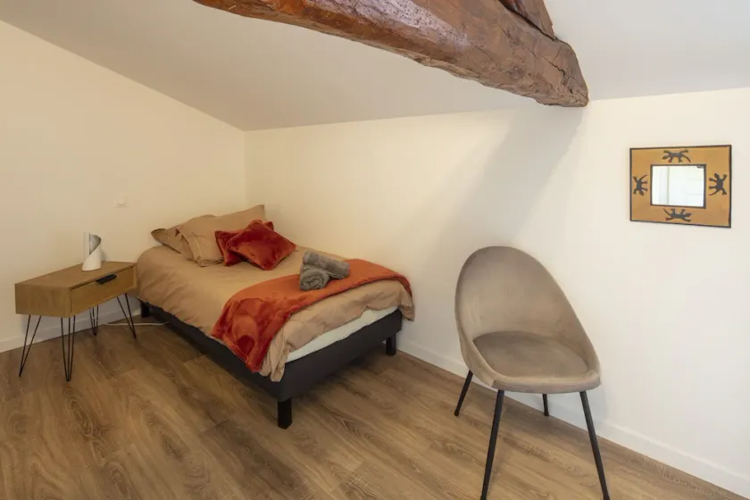 Completely renovated 4-star property in the middle of the vineyards - Image 1