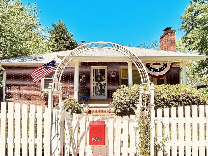 Downtown Greer Cottage ⭐️ Walk to downtown!  - Image 1