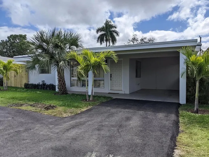 Recently Renovated! ~ Beautiful Boca Heights Gem ~ Long-Term Rental - Image 1