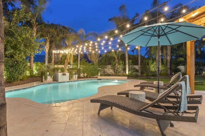 Elegant Renovated Home W Backyard Misters & Pool - Image 1