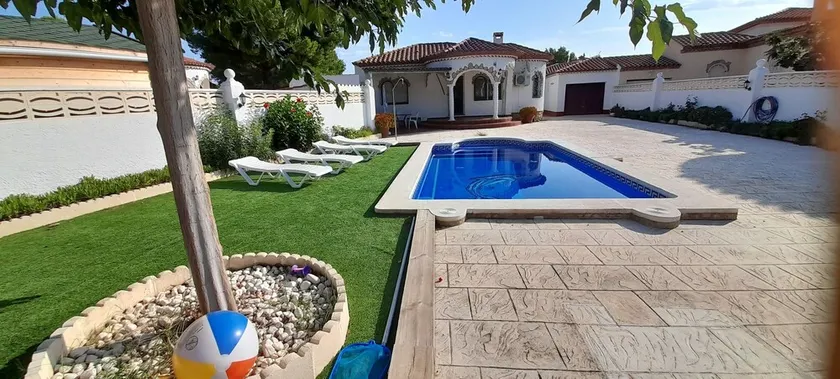 Villa 6 Personen mit privatem Pool, Klimaanlage, Wi-Fi, 1,5 km vom Strand entfernt - Image 1