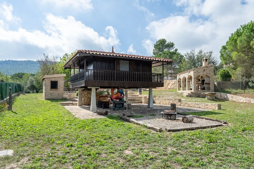 Ferienhaus \"Horrio\" mit Bergblick, Gemeinschaftspool und WLAN - Image 1