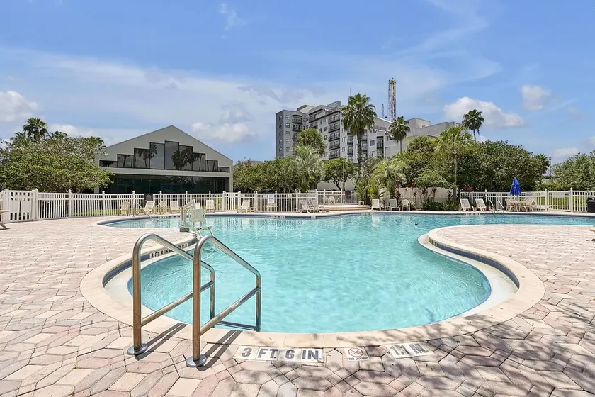 Prime Resort Studio near Universal & Disney balcony with LAKE VIEW - Image 1