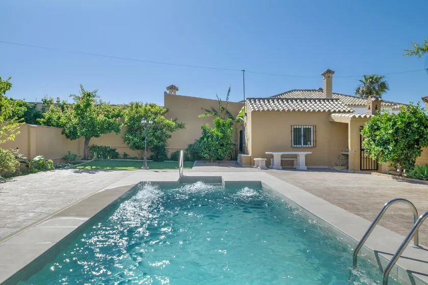 In ruhiger Lage, mit großem Garten und Pool – Casa Ramón - Image 1