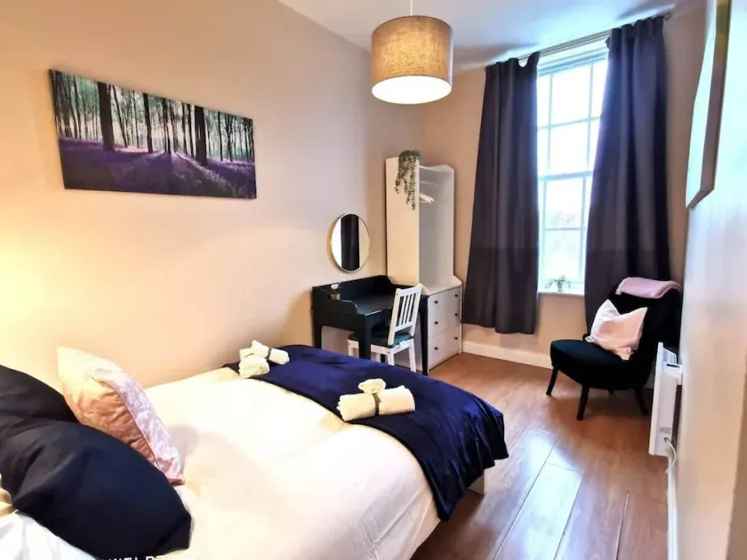 CENTRAL LOCATION 2 BED APT  Fast WIFI & TV&KITCHEN - Image 1