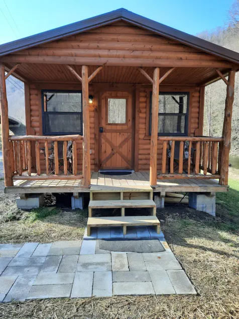 Riverside log cabin in WV- 5 min from Pinnacle Creek Connector - Image 1