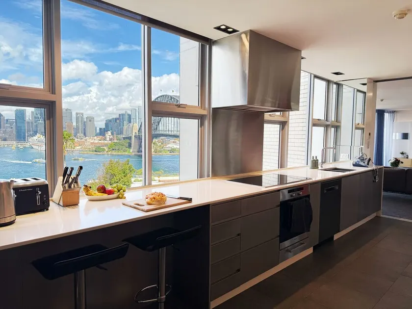 Luxury entire floor 4 Bedroom Apartment - Best View in Sydney! - Image 1