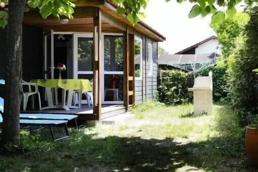 Rentals close to shops with enclosed garden for families or others - Image 1