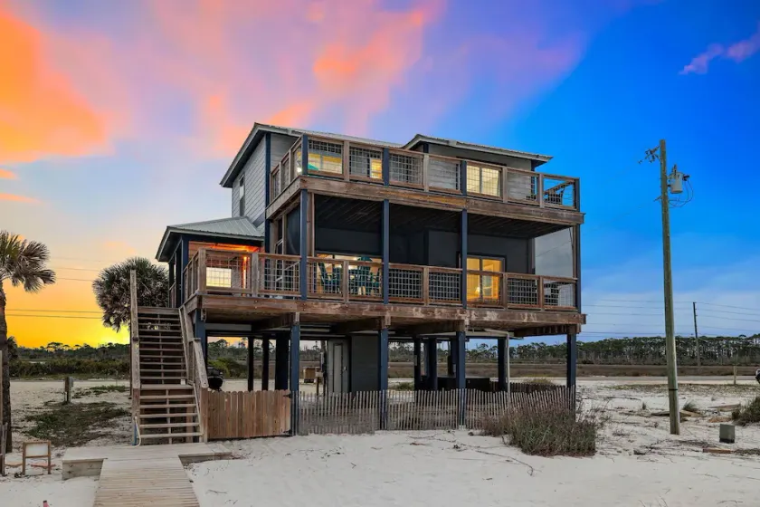 A Dog Friendly, Gulf Front Home with Private Boardwalk and Beach Access - Image 1