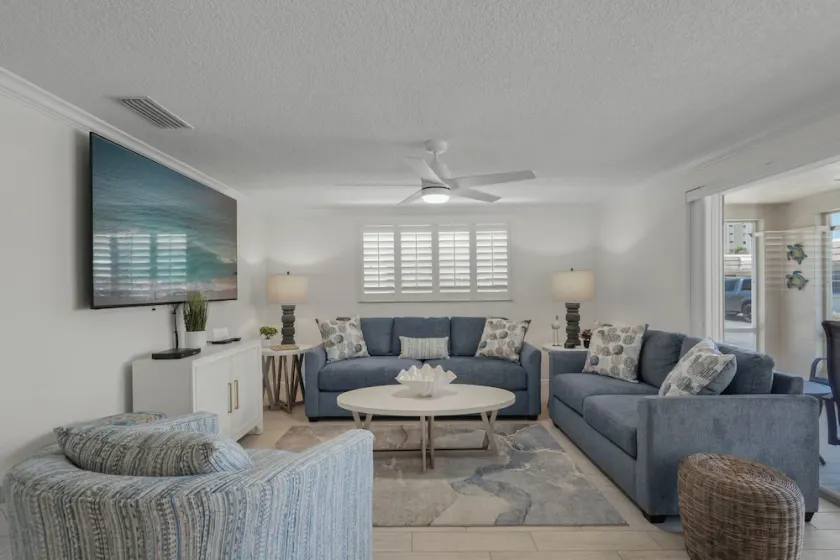 Island House Beach Resort - Image 1