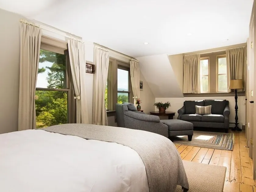 Queen Room with Mtn Views - Image 1