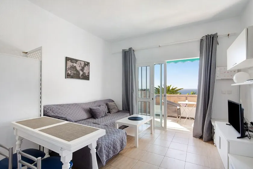 Beautiful Apartment On the Beach with Terrace & Gorgeous Ocean View; Street Parking Available - Image 1