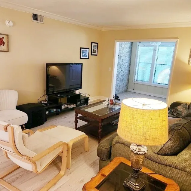 Spacious quiet all ground floor gated condo. Large pool / tennis pickle ball - Image 1