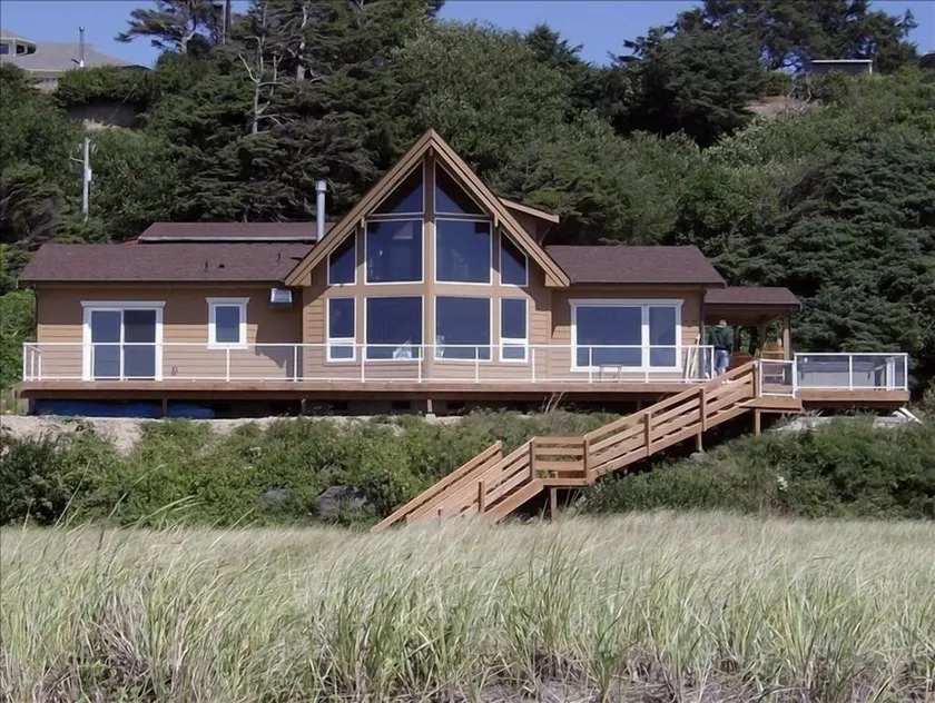 Droit sur la plage!  Spa, Animaux domestiques, Cheminée, WiFi, Best of NW Escapes! - Image 1