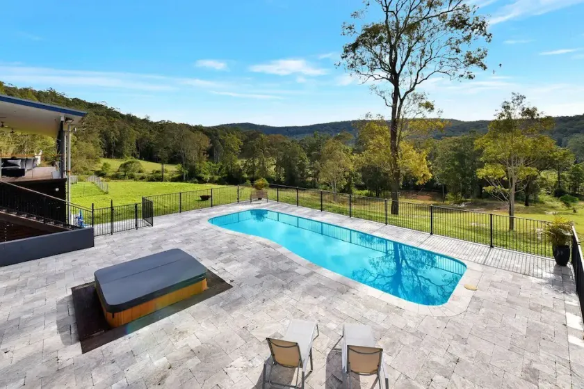 Luxury Mandalong Mansion with Pool & Spa - Image 1