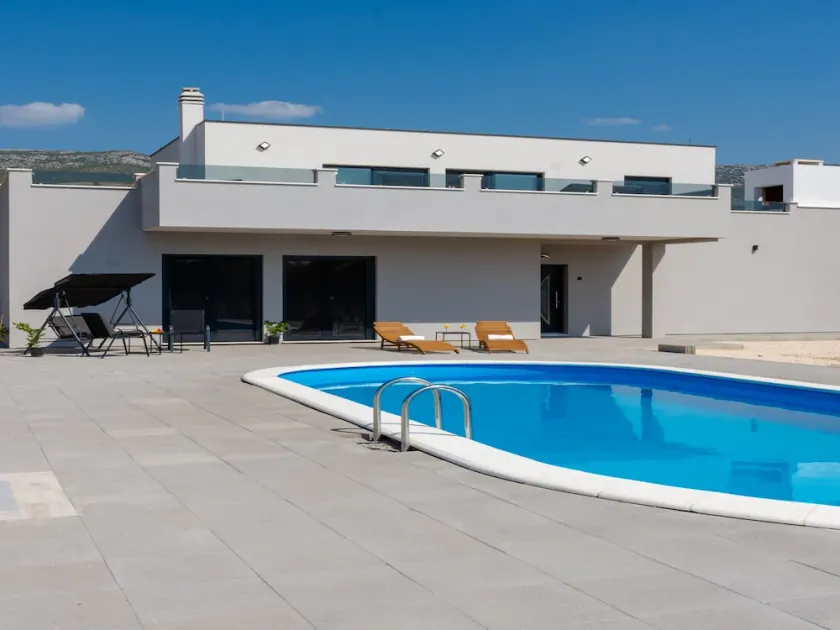 Villa Infinity - Six Bedroom Villa with Swimming Pool and Hot Tube - Image 1