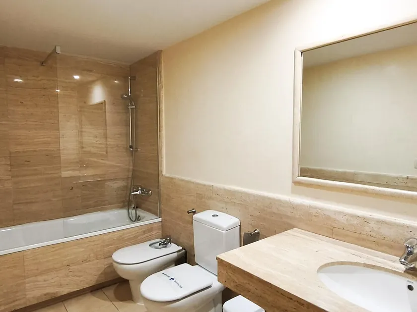 Luxury Seafront Apartment for Families in L'Ametlla de Mar - Image 1